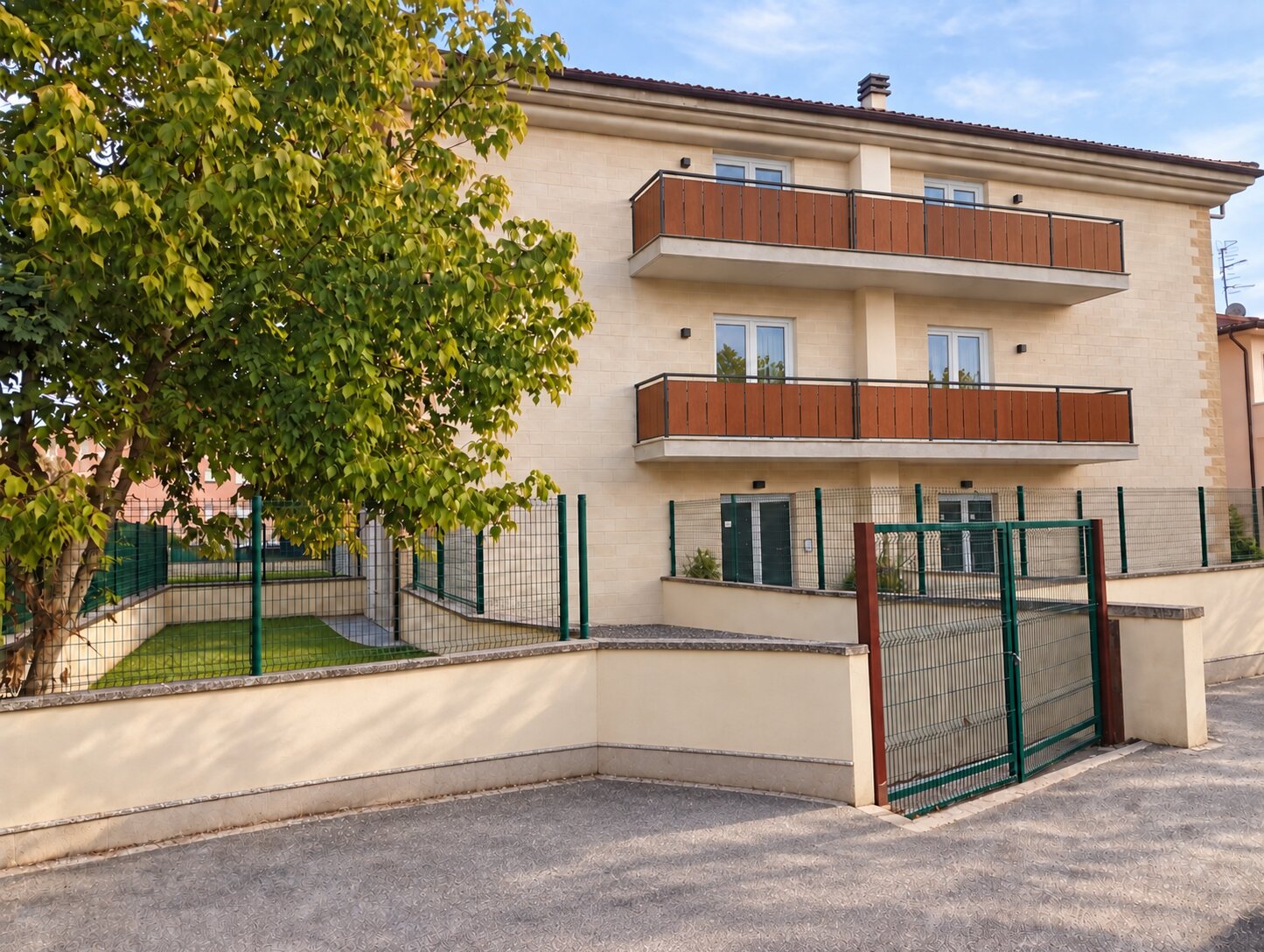 Prospetto della palazzina con balconi