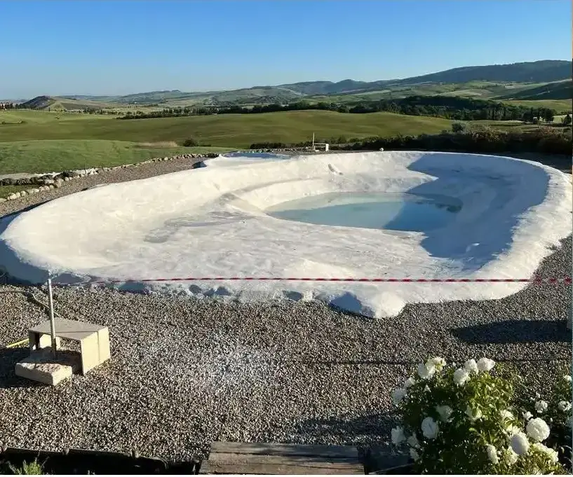 Piscina nella fase grezza